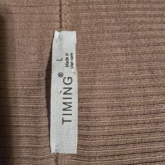Timing Brown Ribbed‎ Long Sleeve Crop Top - Picture 4 of 5